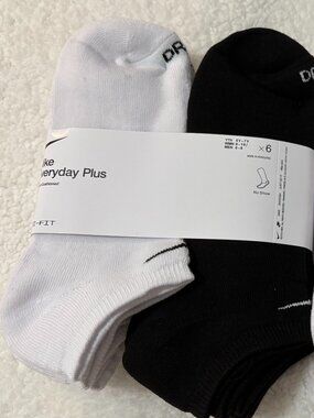 Nike Everyday Plus Dri-Fit NWT No Show Sock 6 pack in Size M(m:6-8,w:6-10)
